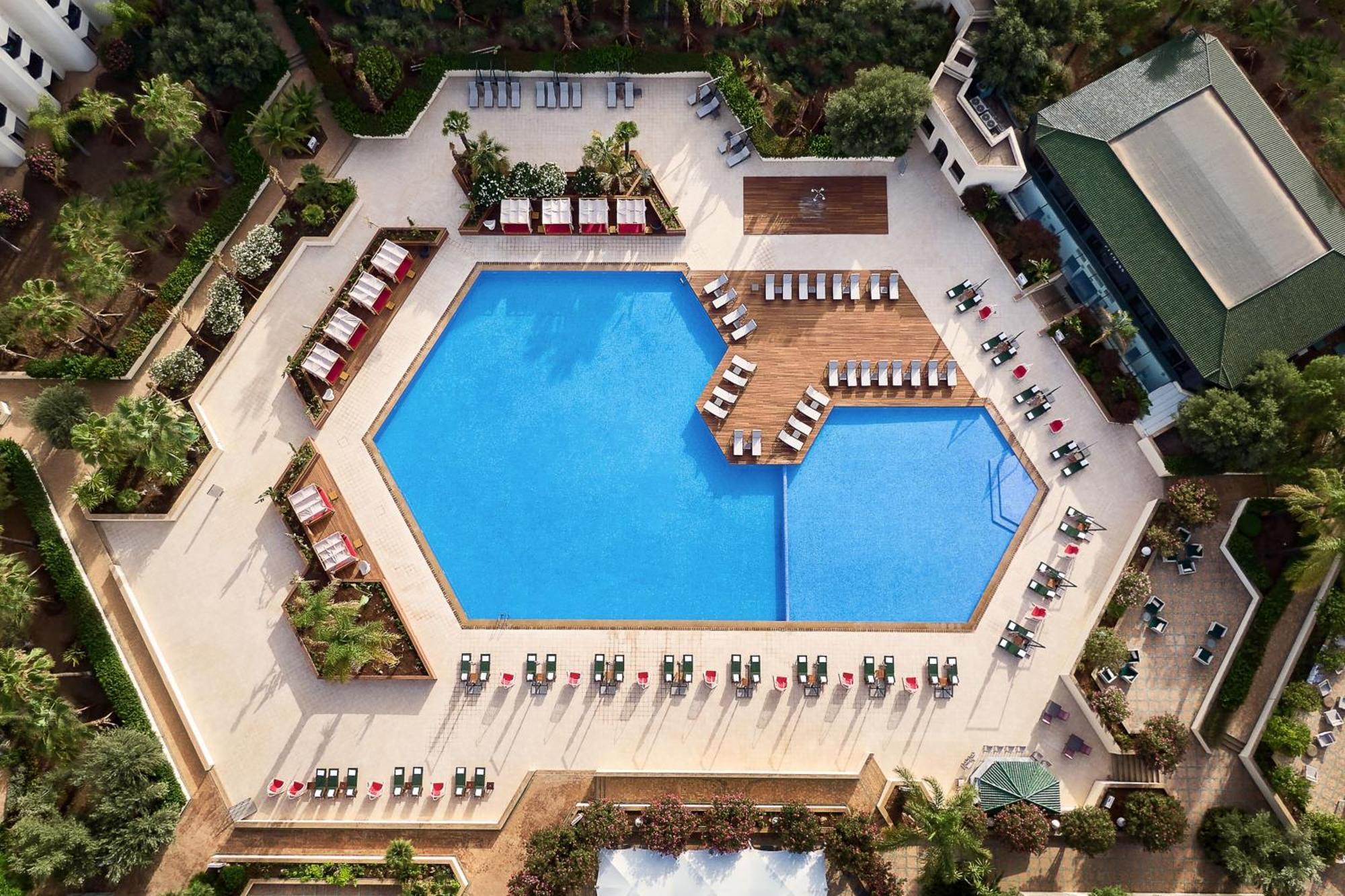 فندق ماريوت جنان بالاس فاس المظهر الخارجي الصورة The pool at the hotel